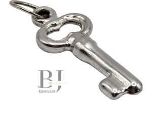 KEY PENDANT WHITE GOLD