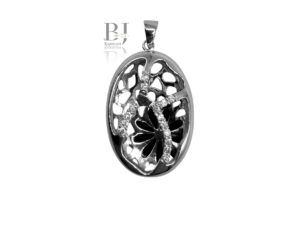 BEAUTIFUL OVAL PENDANT
