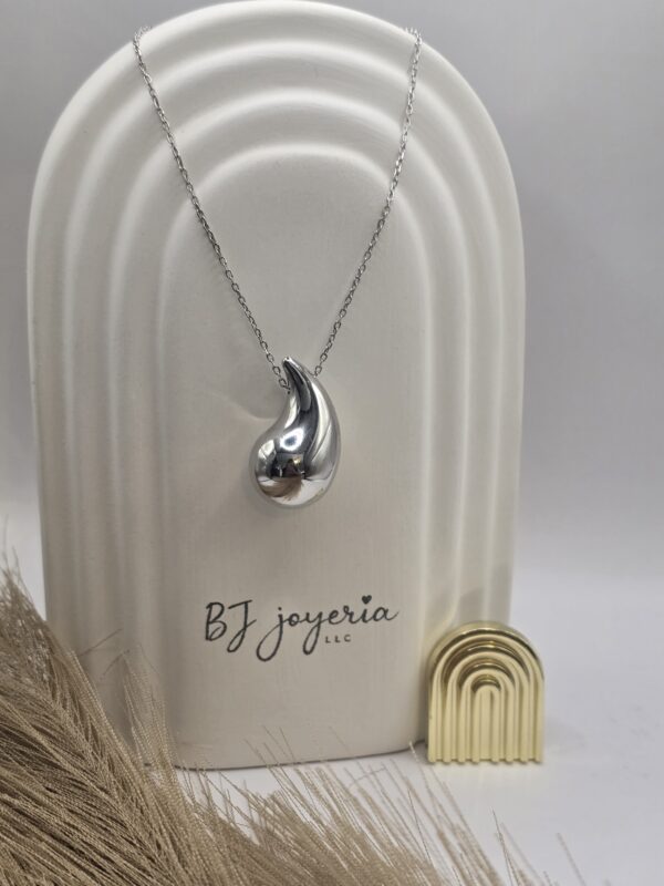 CHAIN ​​AND DROP PENDANT