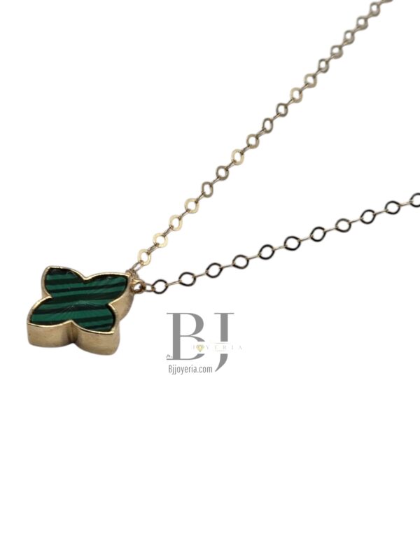 DELICATE CHAIN AND FLOWER PENDANT