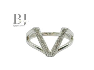 "V" LETTER RING
