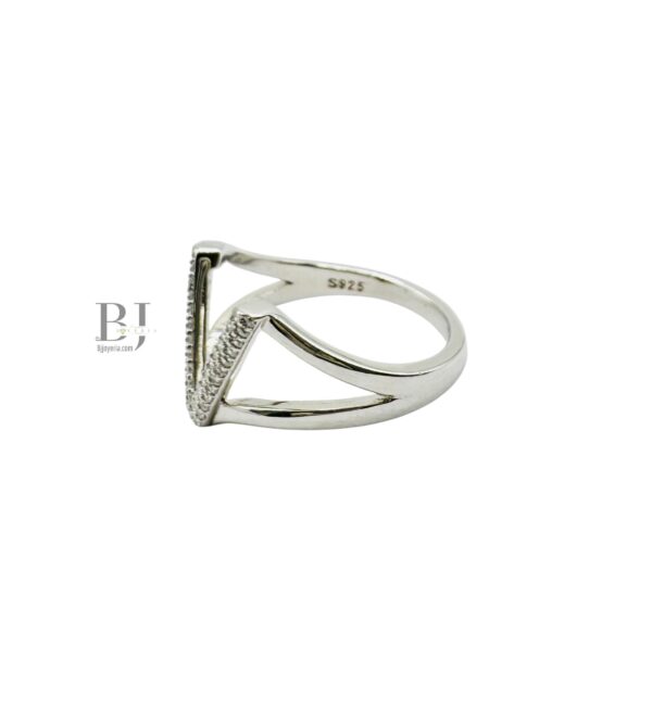 "V" LETTER RING - Image 3