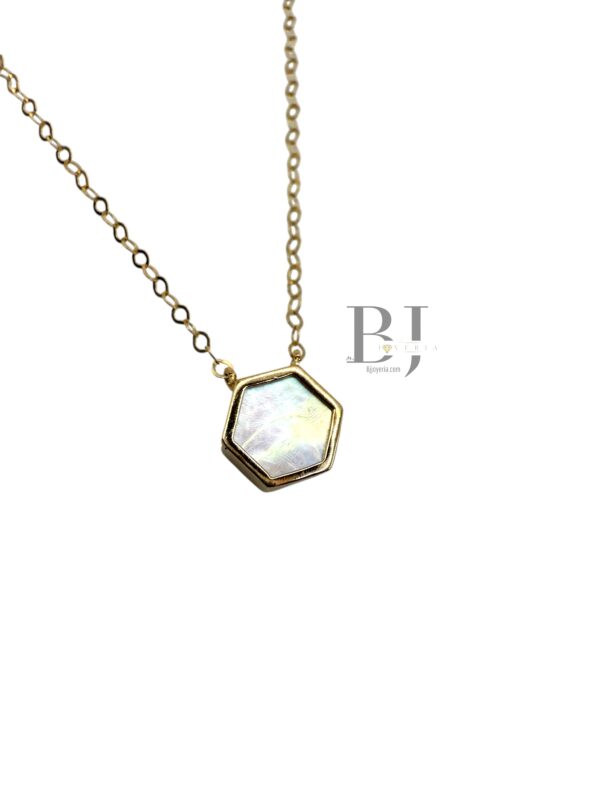 THIN CHAIN AND HEXAGON PEARL PENDANT - Image 3