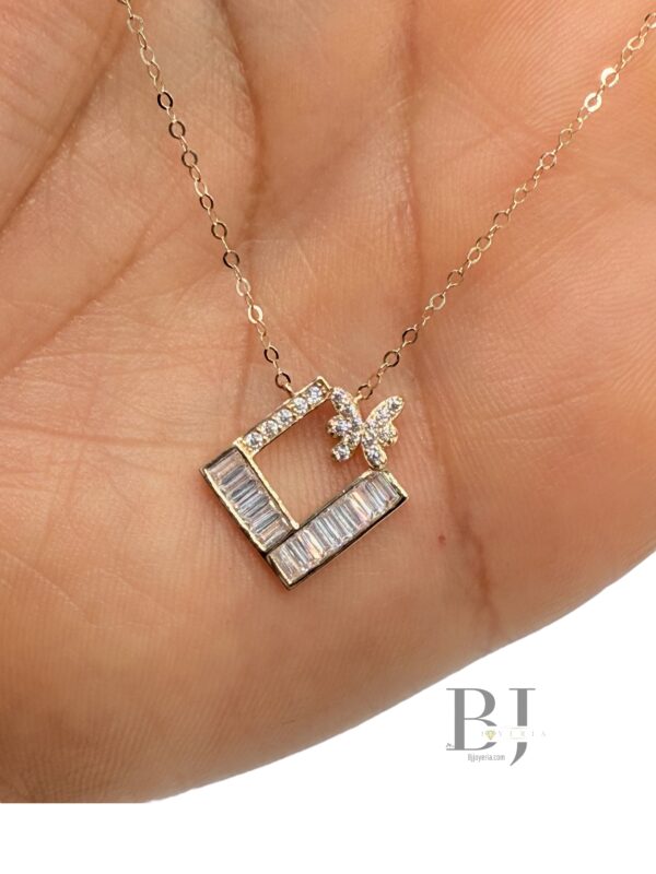 THIN CHAIN AND SQUARE PENDANT