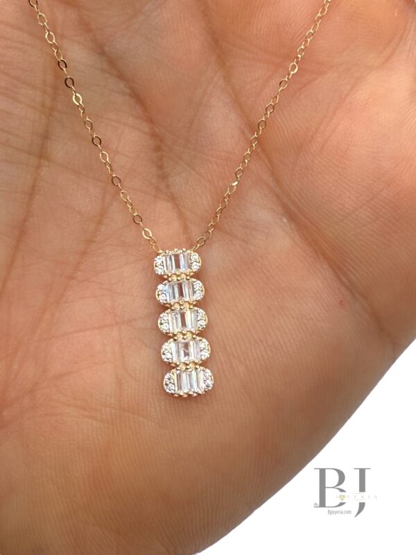 THIN CHAIN AND TOWER PENDANT