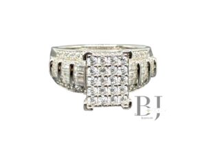 ENGAGEMENT RING PRINCESS CUT