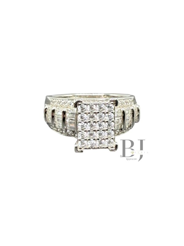 ENGAGEMENT RING PRINCESS CUT