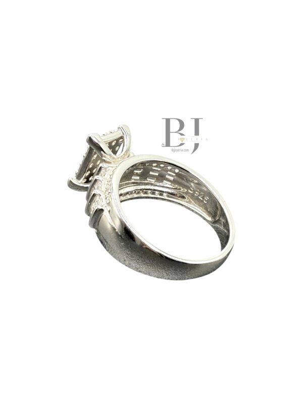ENGAGEMENT RING PRINCESS CUT - Image 4