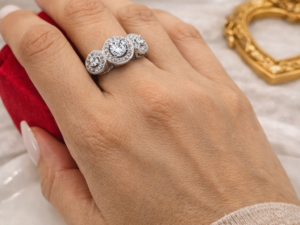 TRINITY ENGAGEMENT RING #7(1286)